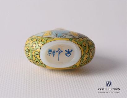 null CHINA
Set of two snuffboxes, the first one in compartmentalized enamels decorated...