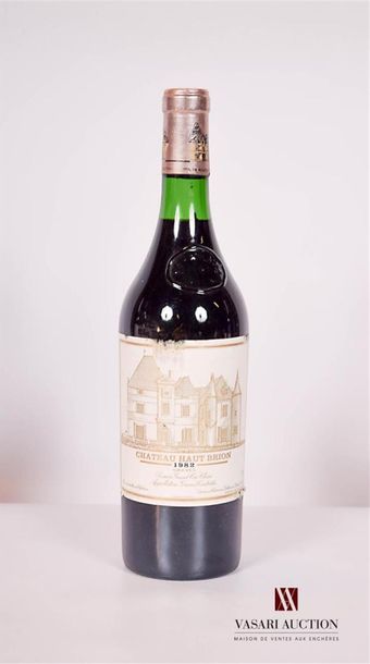 null 1 bottleChâteau HAUT BRIONGraves 1er GCC1982Et
. very slightly stained (3 tears,...