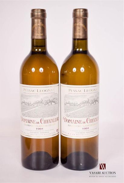 null 2 bouteilles	DOMAINE DE CHEVALIER	Graves GCC blanc	1991
	Et. excellentes hormis...