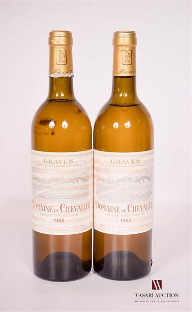null 2 bouteilles	DOMAINE DE CHEVALIER	Graves GCC blanc	1982
	Et. fanées et tachées....