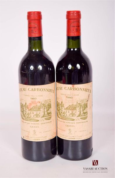 null 2 bouteilles	Château CARBONNIEUX	Graves GCC	1980
	Et. fanées et tachées. N :...