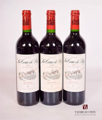 null 3 bouteilles	Château LA TOUR DE BY	Médoc CB	1997
	Et. un peu tachées. N : 1...