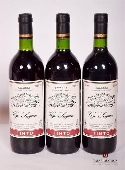 null 3 bottles of "Vega Sirgun" NMEt
. excellent redNAVARRA bottles. N: low neck...