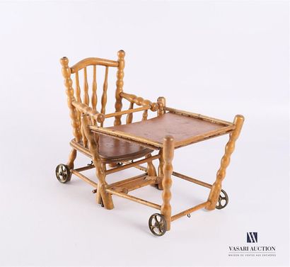 null [MOBILIER DE POUPEE]
Chaise haute d'enfant transformable en bureau en bois naturel...