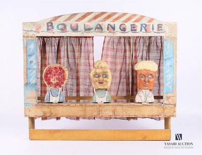 null Jeu de tir en bois, cartons et tissus, marqué " Boulangerie ", le théâtre présentant...