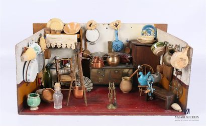 null [MOBILIER DE POUPEE]
Intérieur de cuisine de poupée en bois, laiton, porcelaine...