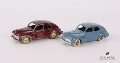 null DINKY TOYS (FR)
Deux Peugeot 203 - versions marron et bleu ciel - 1/43ème 
(sans...