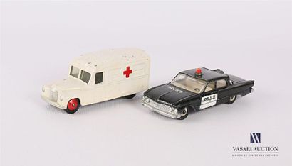 null DINKY TOYS (GB)
Deux véhicules : Ford Fairlane Police - Daimler 253 Ambulance
(sans...