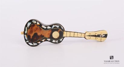 null Guitare miniature en écaille et nacre 
(petits manques)
Long. : 12,5 cm