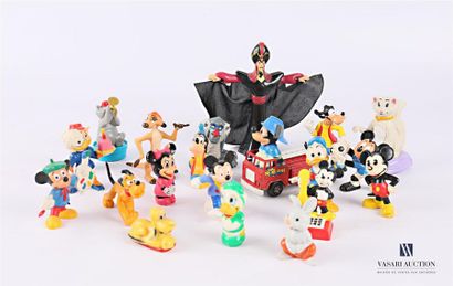 null Lot de figurines Walt Disney en plastique 
(vendu en l'état)
Haut. de 12 à 4,5...