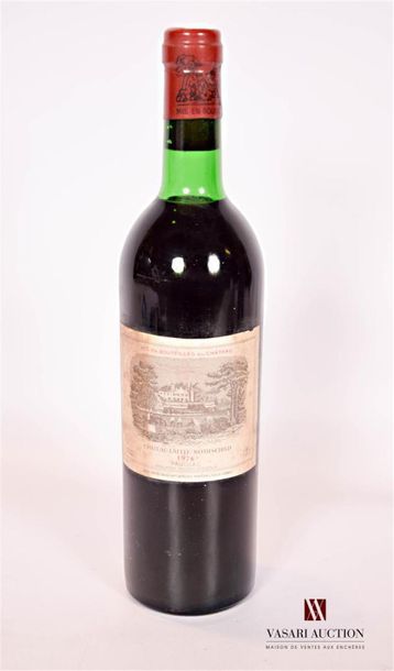 null 1 bouteille	Château LAFITE ROTHSCHILD	Pauillac GCC	1976
	Et. usée et très tachée....