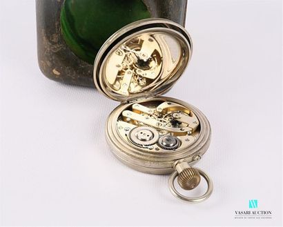 null Importante montre de gousset en métal argenté, le cadran de forme ronde émaillé...