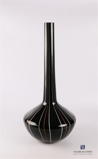 null SALVIATI (VENISE)
Vase à à panse ventue et long col de couleur noire à décor...