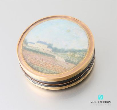 null Round flake case, the frame in pink and yellow gold, the lid has a miniature...