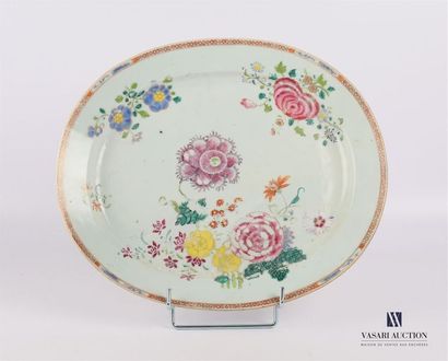 null CHINA - Compagnie des Indes
Flat oval and hollow porcelain dish with polychrome...