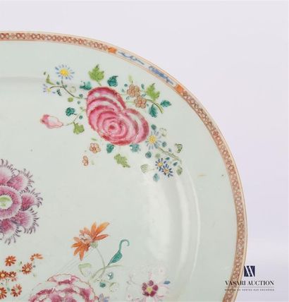 null CHINA - Compagnie des Indes
Flat oval and hollow porcelain dish with polychrome...
