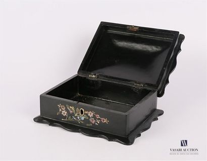 null Black lacquered boiled cardboard box with burgauté decoration enhanced with...