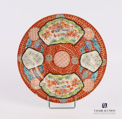 null Rim plate in white porcelain treated in polychrome with four cartouches on a...