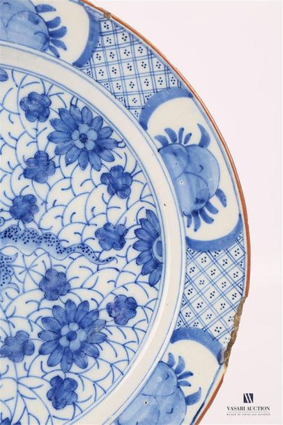 null DELFT
Round and hollow shaped dish in earthenware with a blue white decoration...