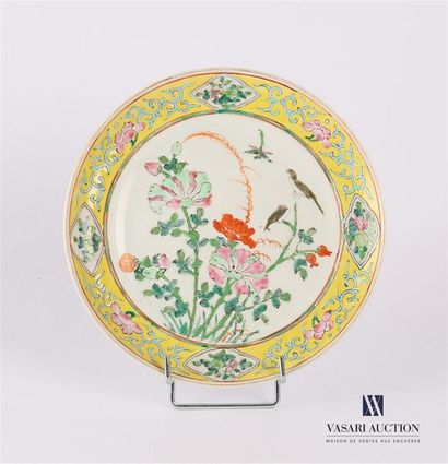 null CHINA
White porcelain plate treated in polychrome with decoration in the bird...