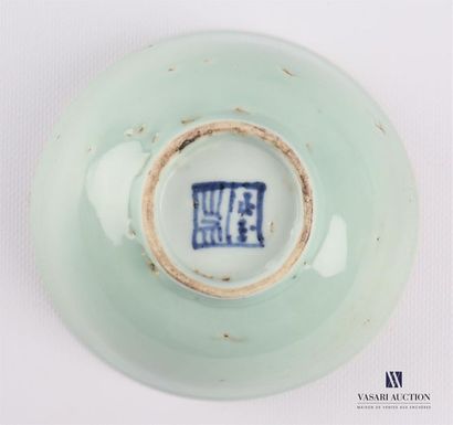null CHINA
Bowl with celadon
decoration Marque au revers
Époque Ming
(cooking points)
Top....