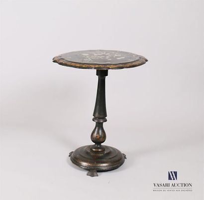 null A boiled cardboard pedestal table, the oval tilting tray with polychrome decoration...
