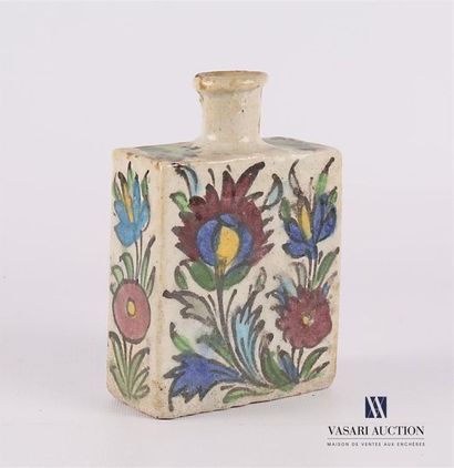 null TURKEY
Square-shaped terracotta bottle, the belly decorated with polychrome...
