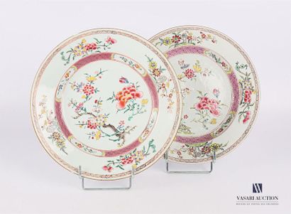 null CHINA - Compagnie des Indes
Pair of porcelain plates with polychrome decoration...