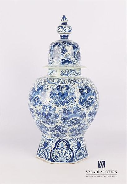 null DELFT Manufacture 
Potiche covered in baluster-shaped earthenware with blue...