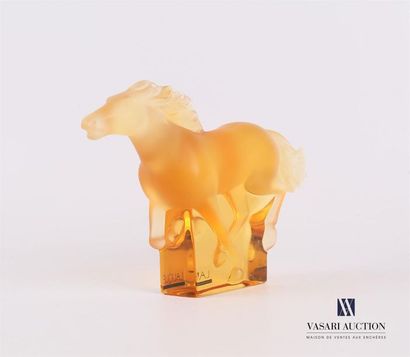 null LALIQUE FRANCE
Sujet en verre teinté orange et sablé figurant un cheval au galop...