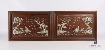 null INDOCHINE
Pair of moulded wooden panels with burgundy decoration of scenes from...