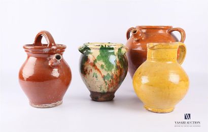 null Lot en terre cuite vernissée comprenant un vase de forme ovoïde à décor de coulures...