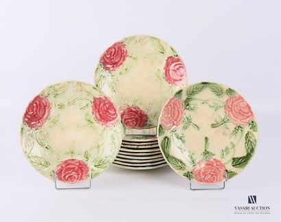 null ONNAING, Manufacture de
Six dessert plate in slip with polychrome decoration...