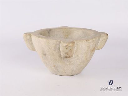 null Hard 
stone mortar A wooden
pestle is attached to it. 13.5 cm - Inside diameter:...