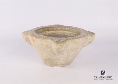 null Hard
stone mortar A wooden
pestle is attached to it. 14 cm - Inside diameter:...