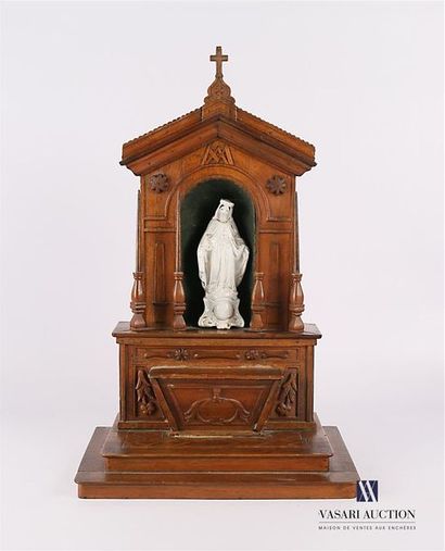 null Miniature altar in natural wood molded and carved, the upper part has a niche...