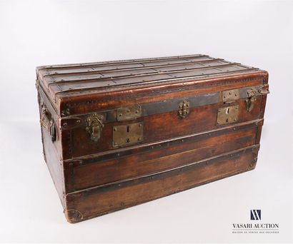 null Wooden trunk, the edges decorated with studded leather, it opens with a flap,...