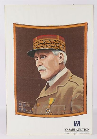 null Woven portrait of Marshal Pétain 
53,5 x 42 cm
Piece under glass
