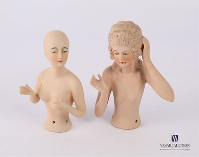 null GERMANY, manufacture
Batch of two women's busts in painted
biscuit About 1930
High....