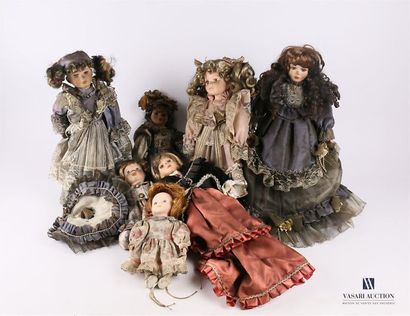 null Set of seven dolls, the porcelain
heads (dirt)
