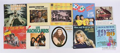 null Lot de dix vinyles :
- Carnaval de Rio - 1 disque 33T - disque en bon état général
-...