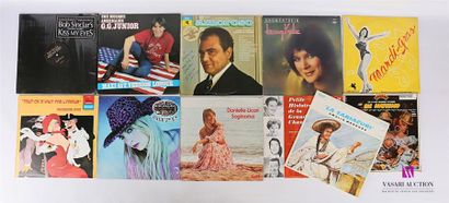 null Lot de onze vinyles :
- Bob Sinclar Kiss my eyes - 1 disque 33T sous pochette...