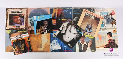 null Lot de dix vinyles :
- Mickey Gilley I love country - 1 disque 33T sous pochette...