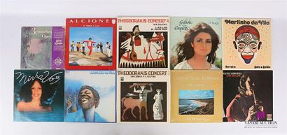 null Lot de dix vinyles : 
- Aus der Drei Groschen Oper - 1 disque 33T sous pochette...