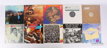 null Lot de dix vinyles :
- The Rolling Stones Between the buttons - 1 disque 33T...