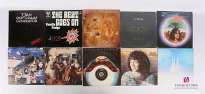 null Lot de dix vinyles : 
- Godbluff Van der Graaf Generator - 1 disque 33T sous...