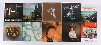 null Lot de dix vinyles :
- Paul Houtmann J'en crève! - 1 disque 33T sous pochette...