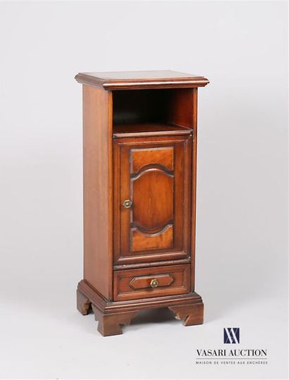 null Moulded mahogany bedside table, the top is rectangular in shape, the front presents...