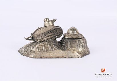 null Inkwell in silver ruler, French Tank model FT17 with a helmet of the battle...