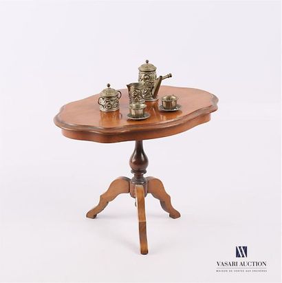 null [DOLLET FURNITURE]
Moulded natural wood pedestal table with a violin top resting...